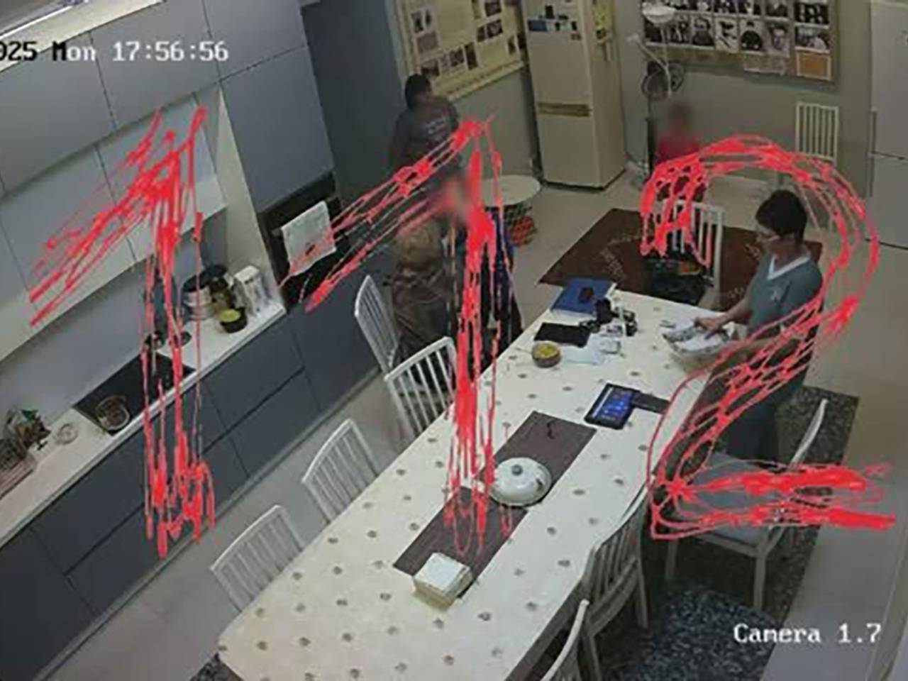 Появились кадры избиений ребенка в созданной российским миллионером секте