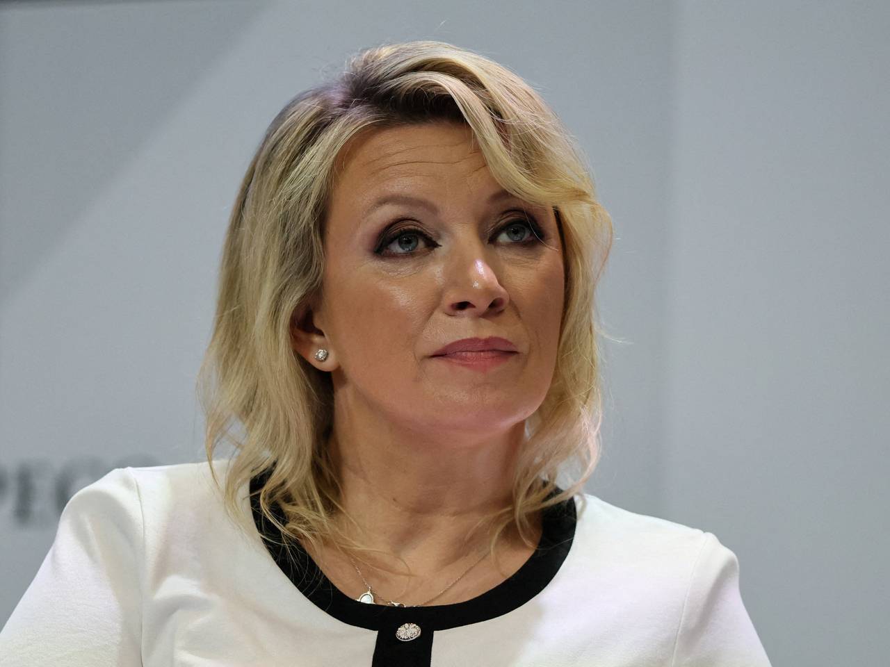 Захарова рассказала об успехах нарядов с вологодскими кружевами ее матери за рубежом