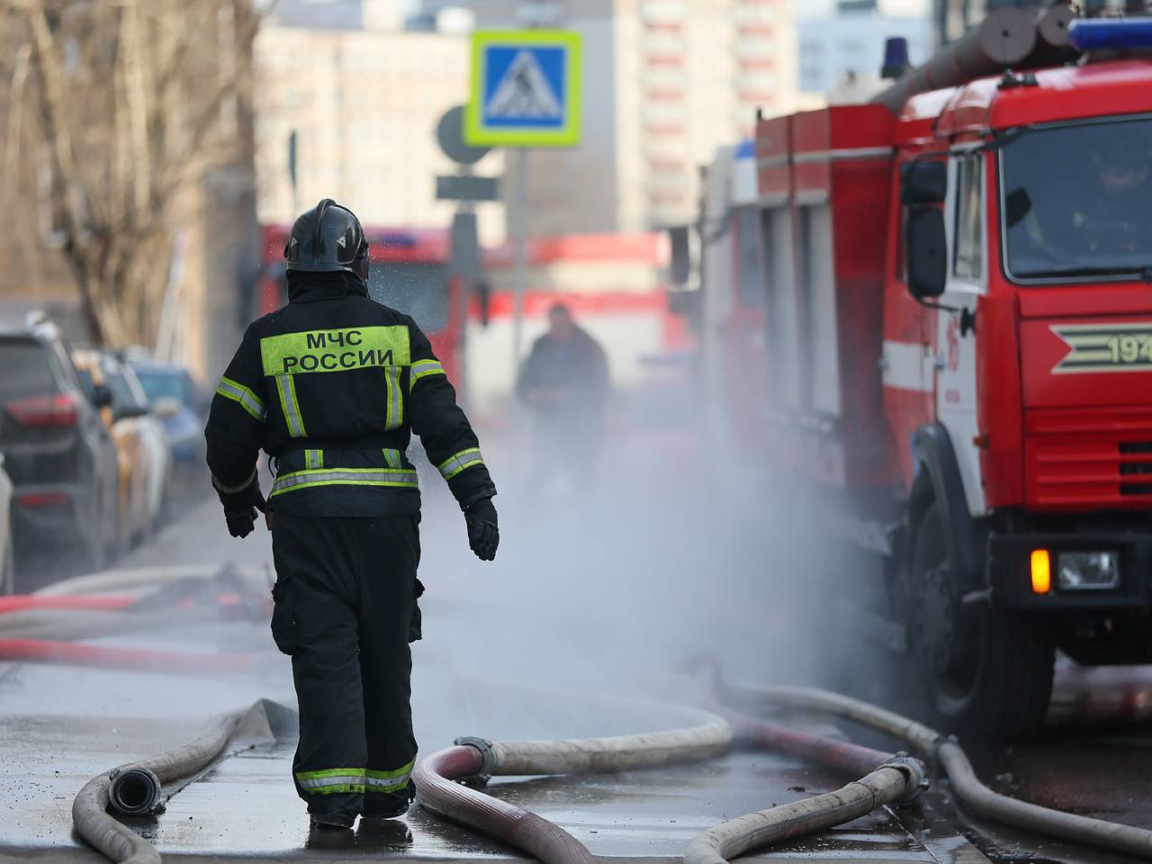 В центре Москвы загорелся жилой дом