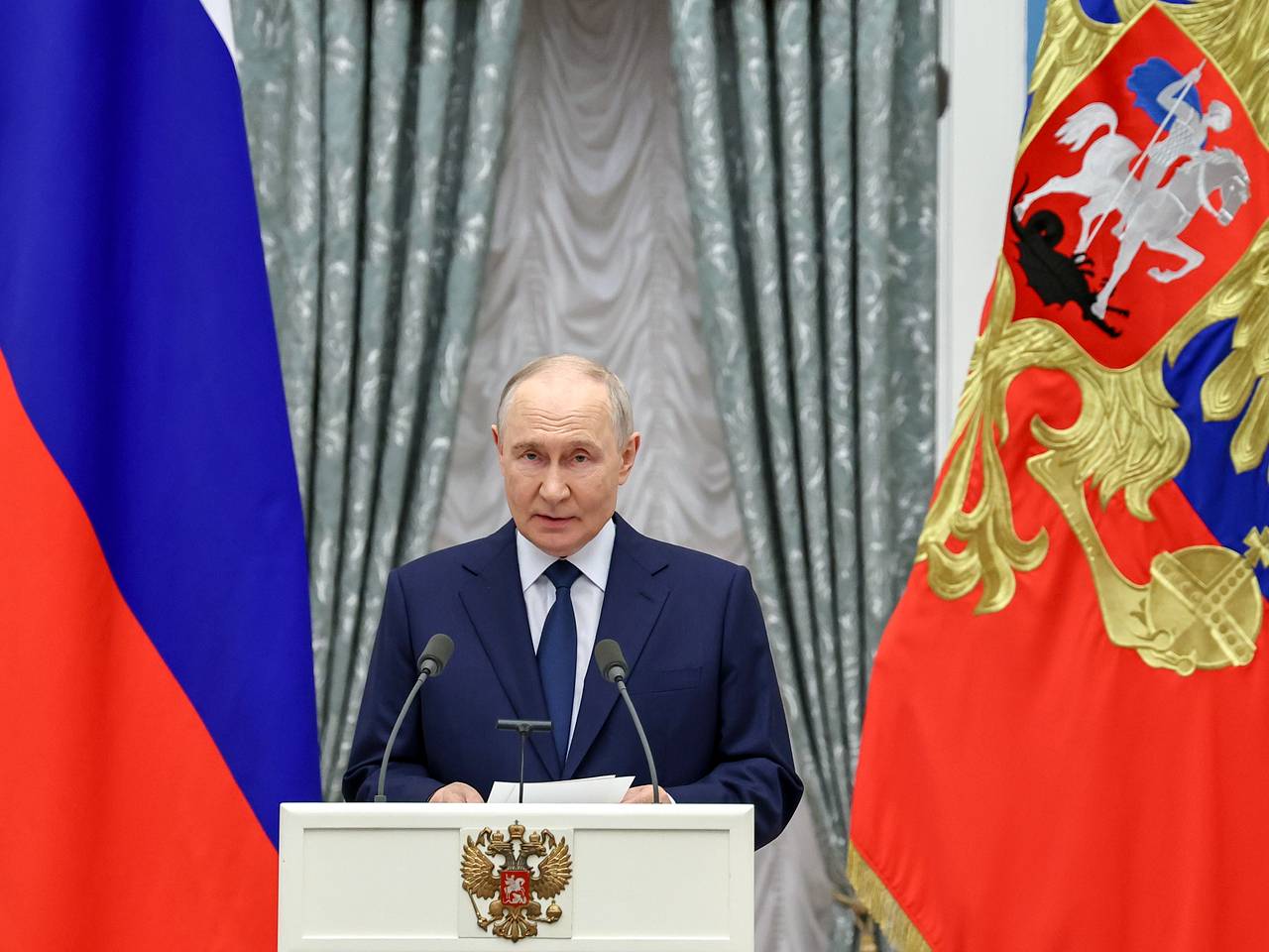Путин посмертно наградил главу УИК орденом Мужества