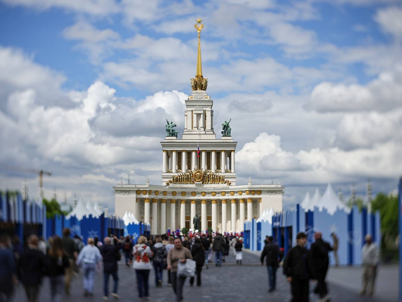 Сбер открыл образовательный стенд для детей на фестивале ВДНХ