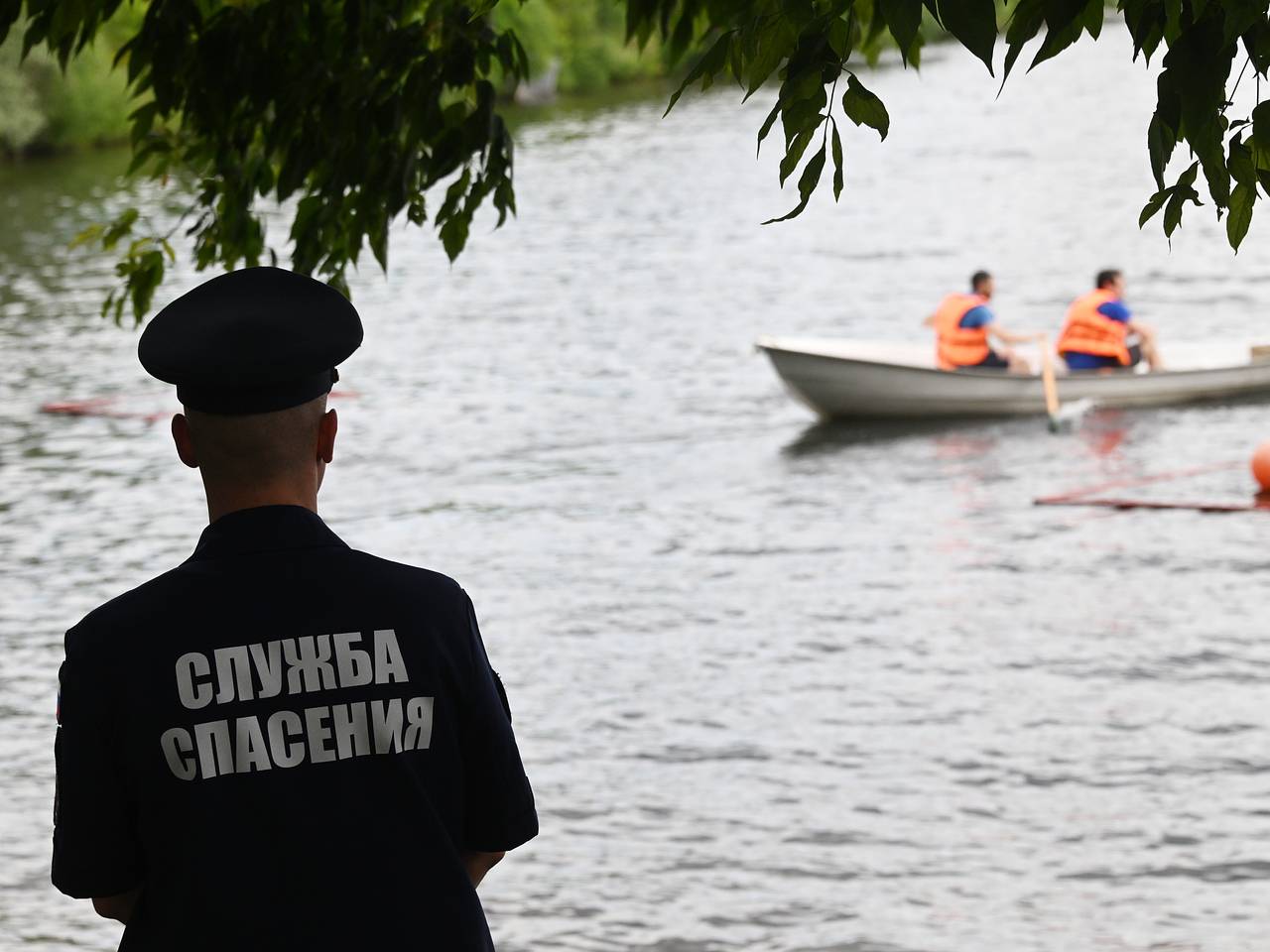 Вытащившего из воды за час двух утопающих россиянина представят к награде