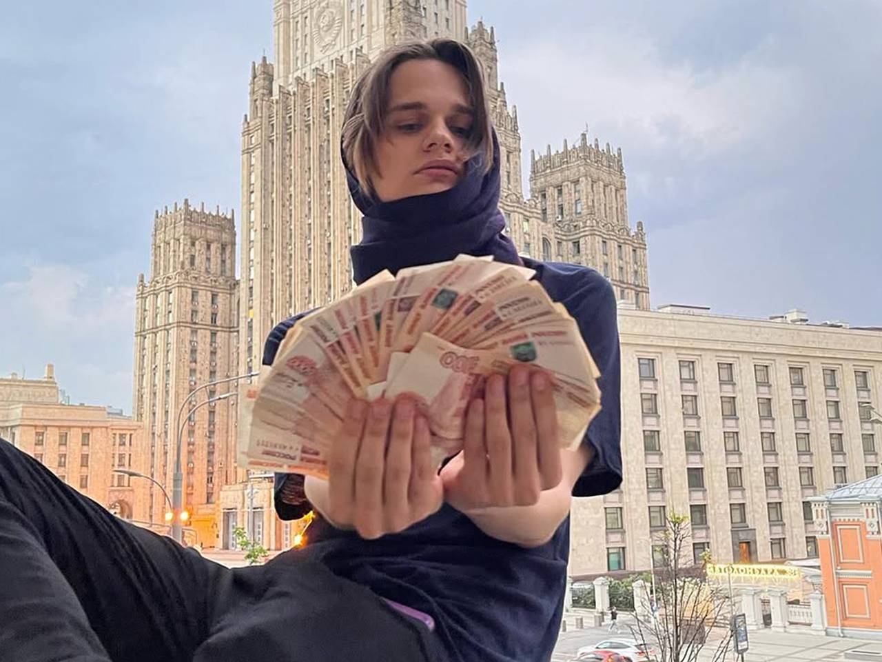 Рэпера Scally Milano задержали на его же концерте в России