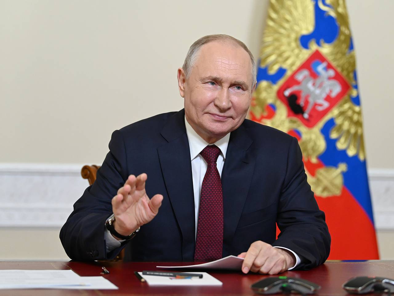 Путин наградил многодетную семью орденом «Родительская слава»