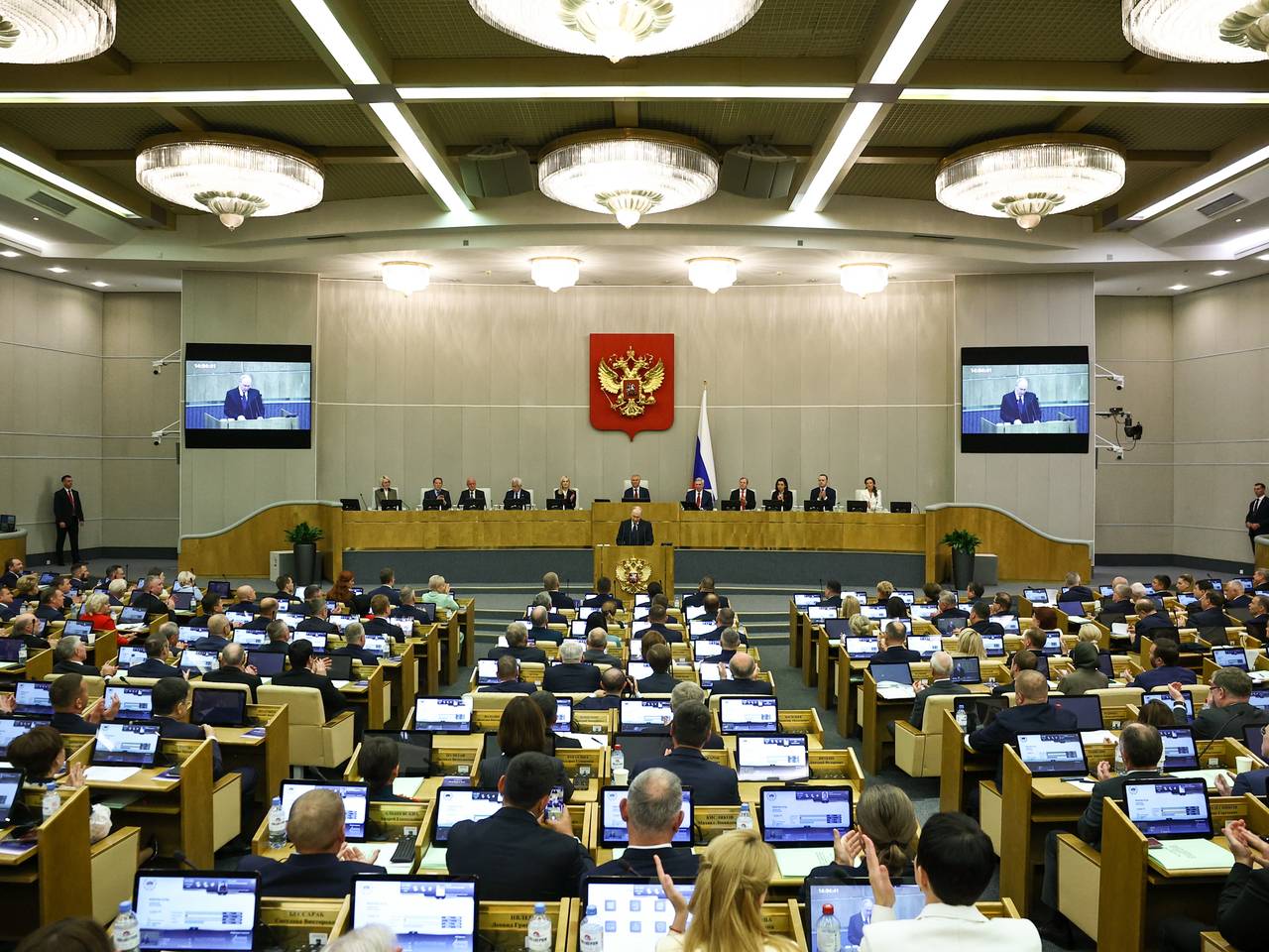 Путин заявил об обновленном наполовину составе Госдумы