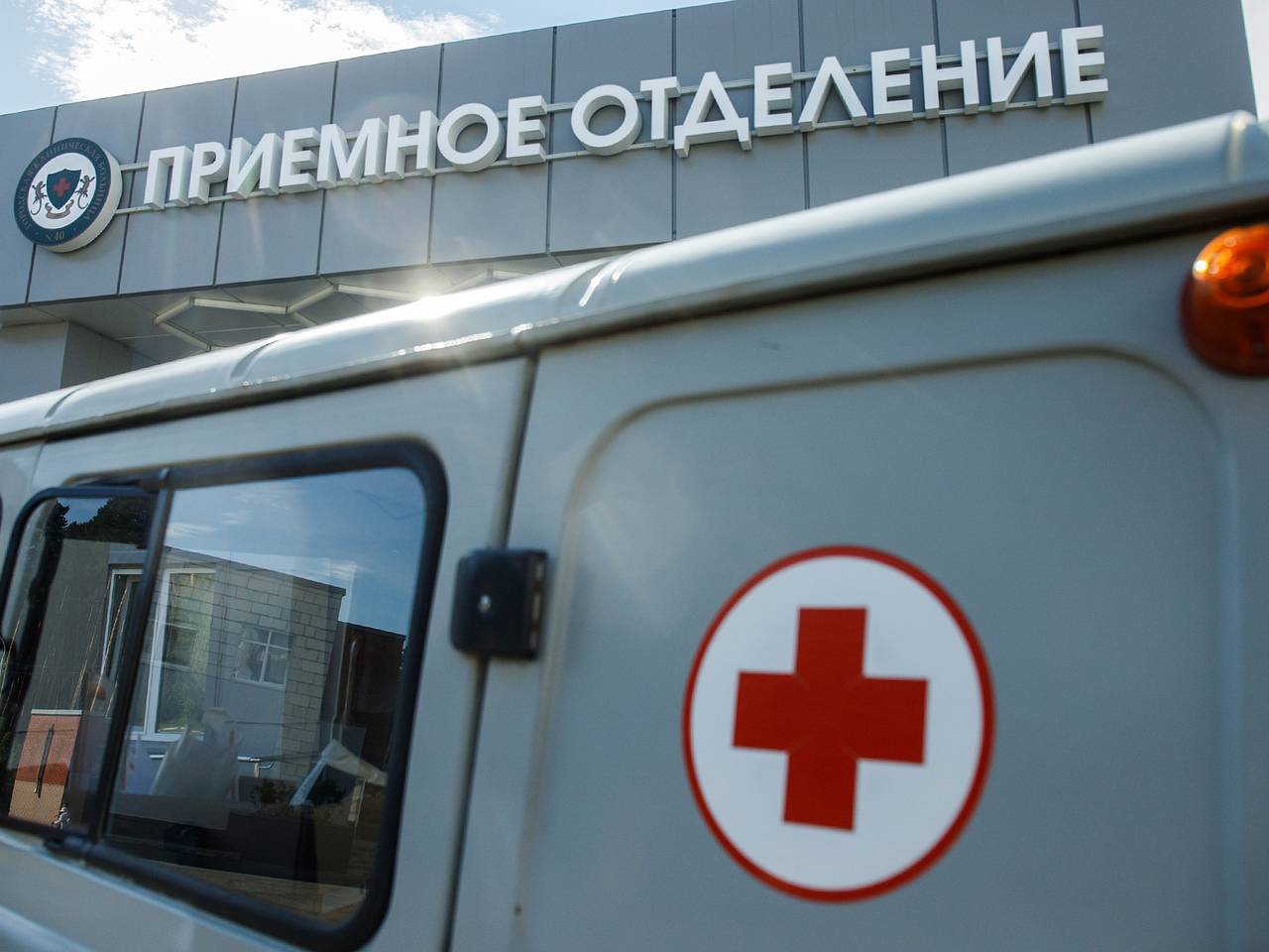 В регионе России при падении обломков дронов на жилые дома ранены взрослый и трое детей