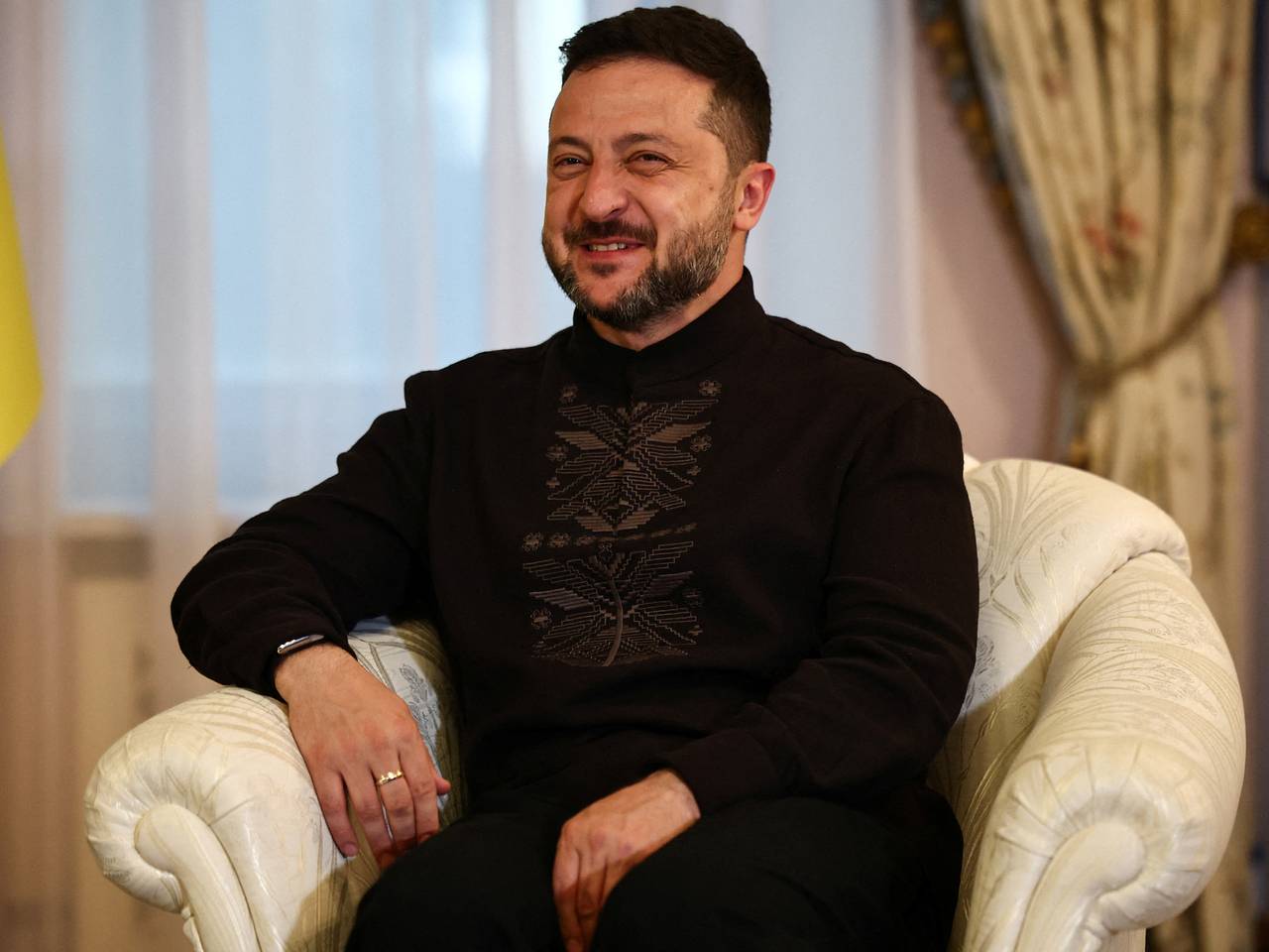 Власти Украины сравнили с неадекватным человеком с гранатой