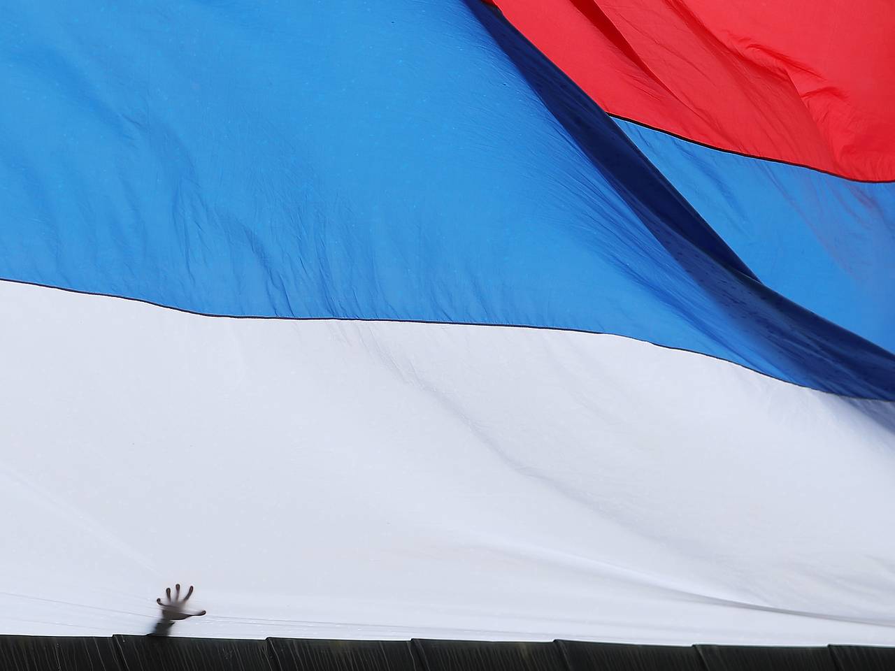 На месте приземления Гагарина развернули стометровый флаг России