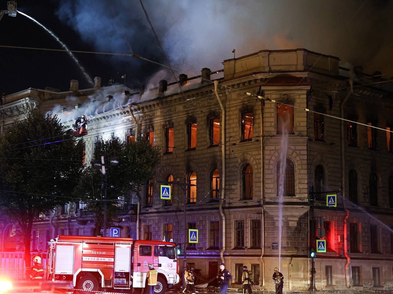 Пожар в особняке в Петербурге сегодня