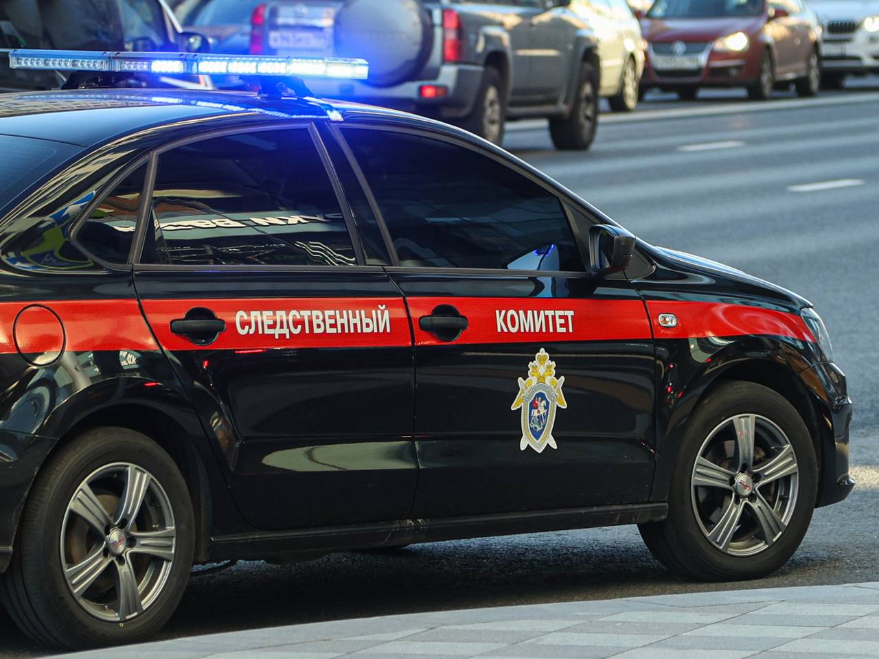 Жители российского города заметили страшную находку под окнами дома