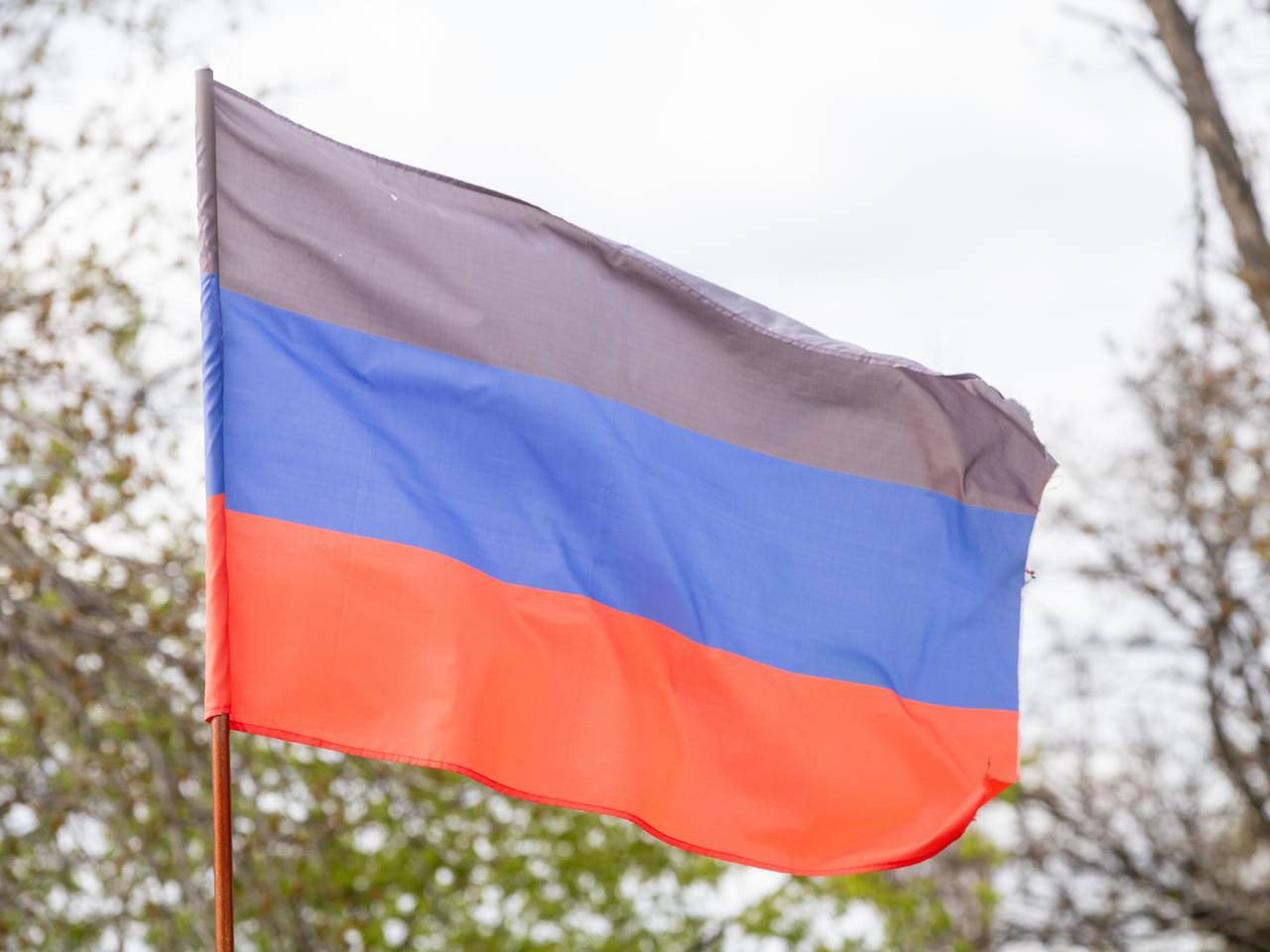 Флаг ДНР на самом высоком терриконе Европы