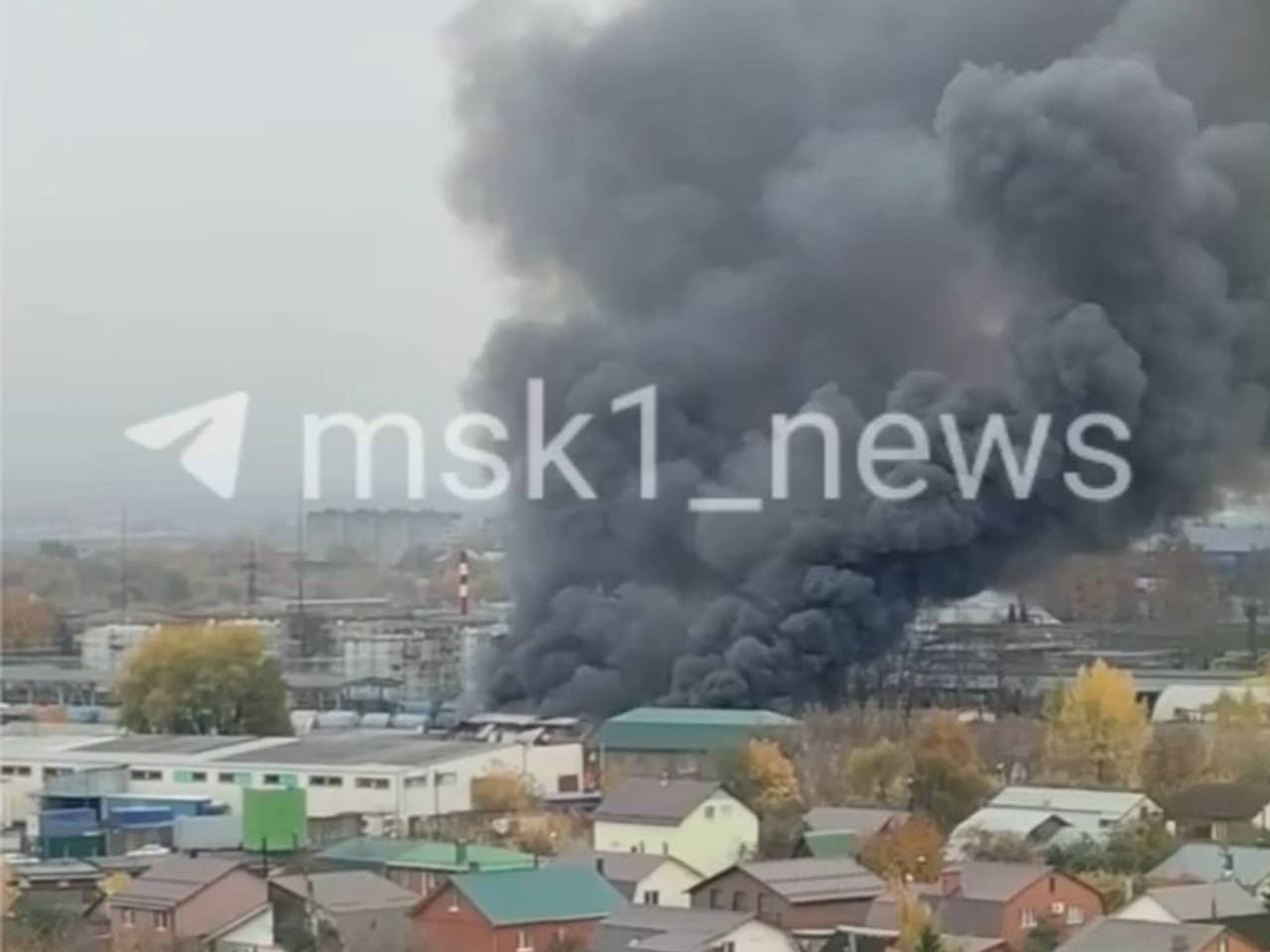 Появились кадры мощного пожара на складе в Подмосковье