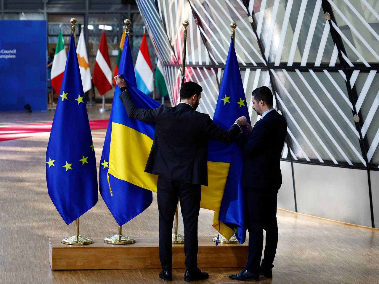 В России отреагировали на решение Венгрии снять вето на переговоры об Украине в ЕС
